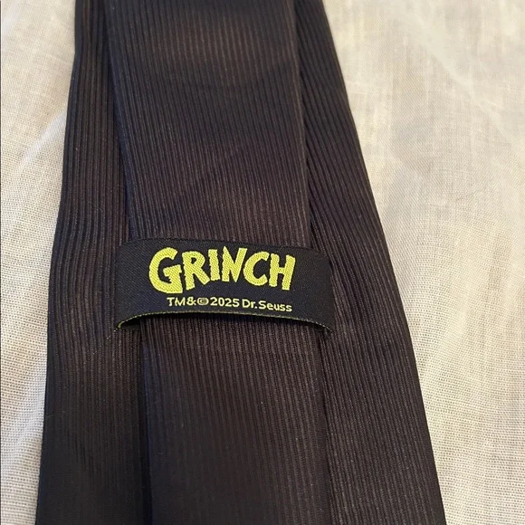 The Grinch holiday necktie - Picture 4 of 5